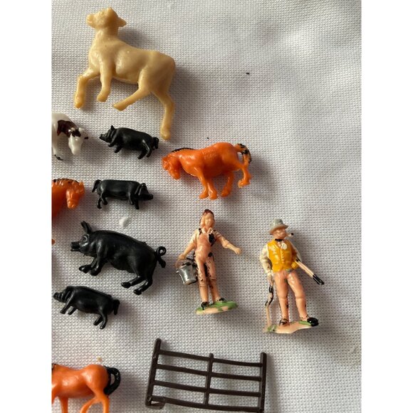 Vintage Farm tiny Animal & Figures Toy Set With Fencing - Picture 3 of 7